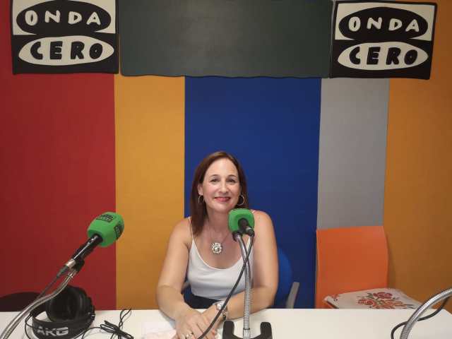 Alicia Juan presenta en Onda Cero Gandía, la Jornada “Grado en Telecomunicación, apuesta de futuro”