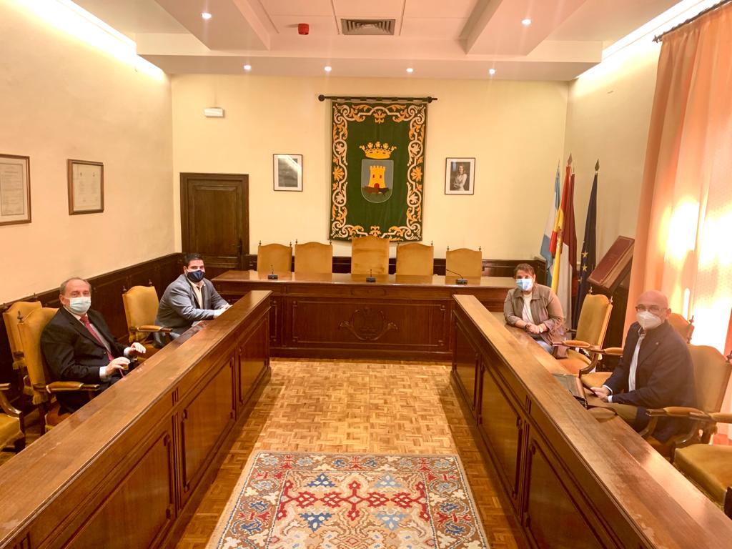 MIEMBROS DE LA JUNTA DIRECTIVA DE COITT-CLM RE REÚNEN CON LA PRESIDENTA DE LA FEMP-CLM