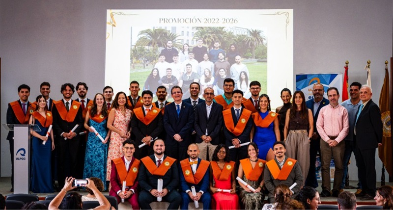 El Decano del COITTCAN acompaña a la XIII Promoción de Ingeniería de Telecomunicación en su graduación