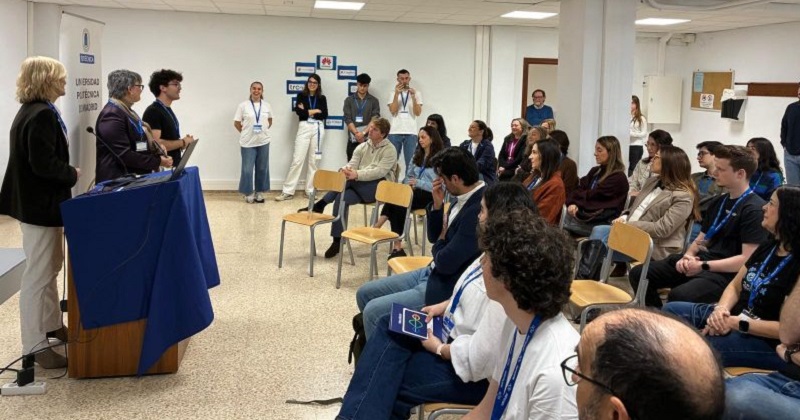 Estudiantes, empresas y COITT/AEGITT impulsan el talento tecnológico en el foro de empleo Wavelink de la ETSIST-UPM