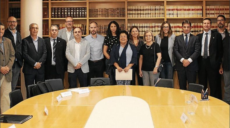 LA RECTORA DE LA URV SE REÚNE CON LOS COLEGIOS PROFESIONALES DE TARRAGONA