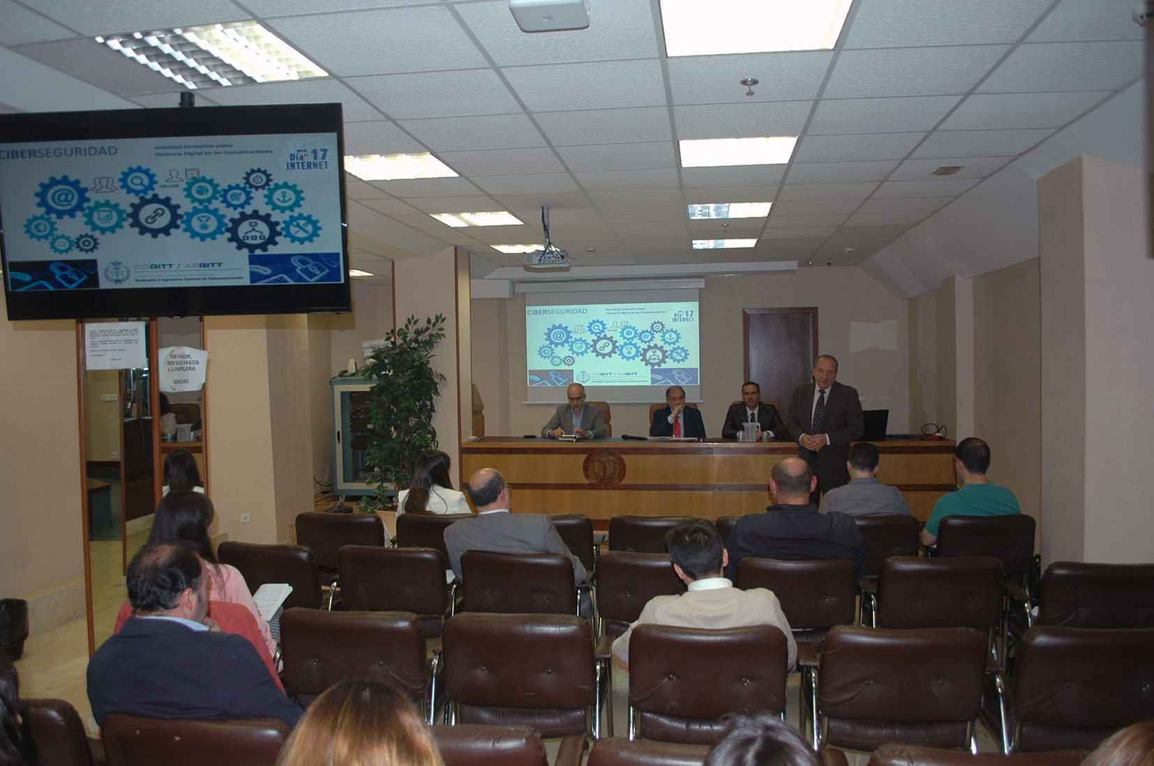 CURSO SOBRE VIOLENCIA DIGITAL EN LAS COMUNICACIONES